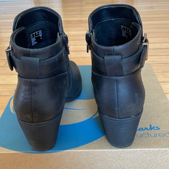 Clarks black oily leather boots - Picture 3 of 7